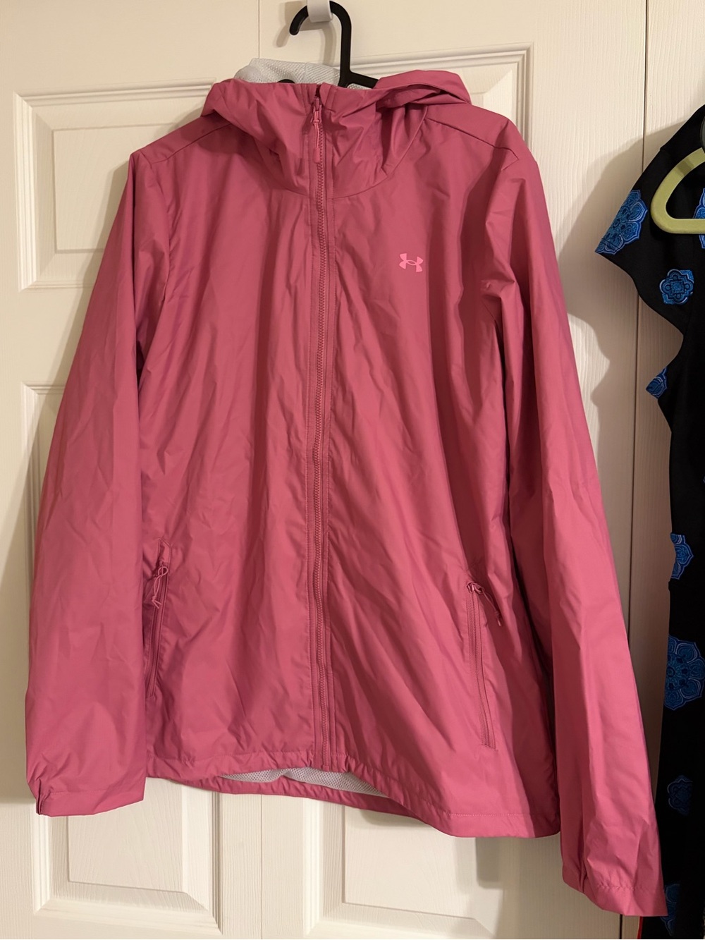 Women’s M Under Armour Women's Forefront rain jacket in pace pink